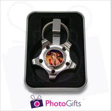Load image into Gallery viewer, Personalised wheel or cog shaped fidget spinner keyring presented in gift tin as supplied by Photogifts.co.uk
